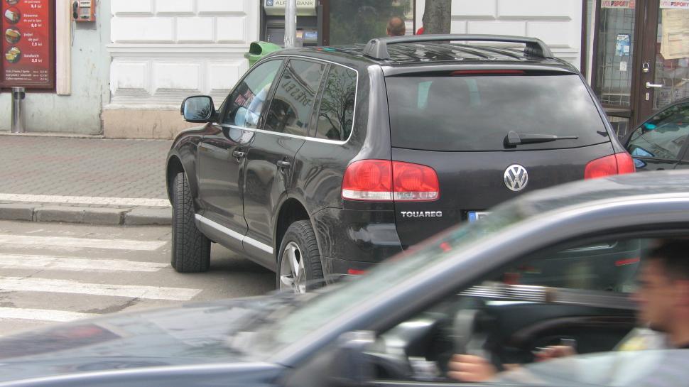 Politicienii sunt mai presus de lege. Maşina în care circulă Ioan Oltean, parcată într-un mod &quot;mârlănesc&quot;  142671