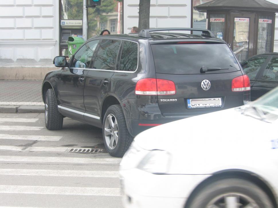 Politicienii sunt mai presus de lege. Maşina în care circulă Ioan Oltean, parcată într-un mod &quot;mârlănesc&quot;  142672