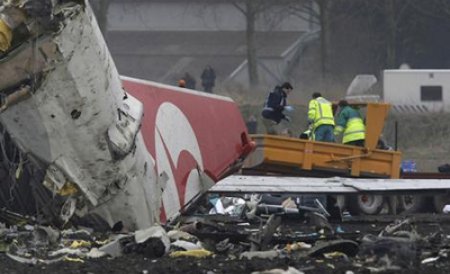 Un avion cu 130 de persoane s-a prăbuşit în Pakistan. Toţi pasagerii sunt morţi