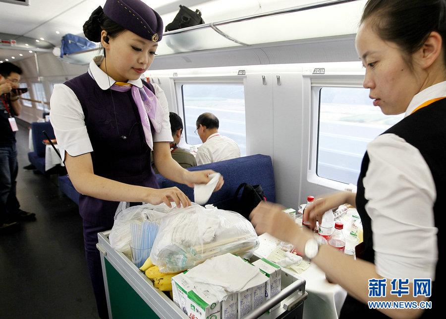 Această imagine este de domeniul SF pentru România. Ţara în care trenurile circulă cu 350 km/h 143001