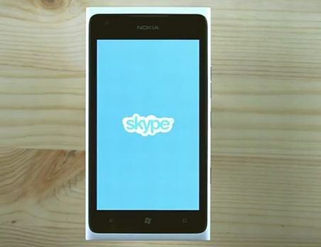 Microsoft a lansat prima aplicaţie Skype pentru telefoanele cu Windows Phone