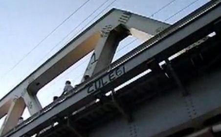 Un tânăr de 20 de ani a murit electrocutat lângă o cale ferată din Bucureşti