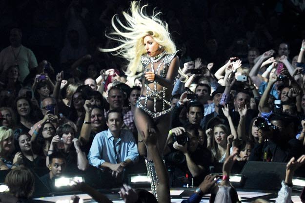 Lady Gaga şochează din nou. Vezi CE va purta vedeta pe scenă la Seul