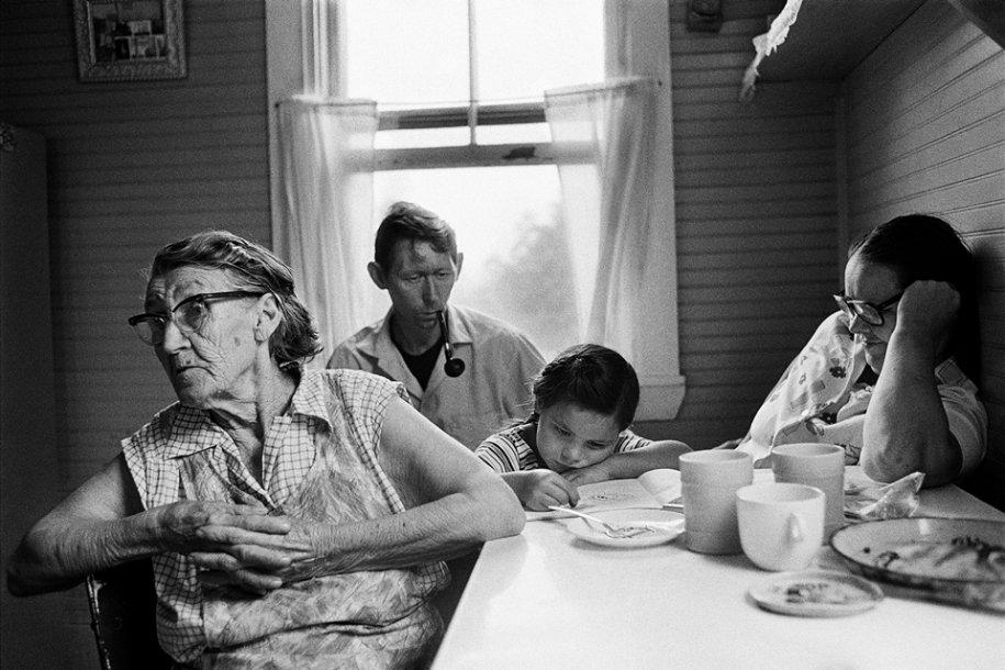 Sărăcia le-a retezat speranţele. Sunt ai nimănui în ţara tuturor posibilităţilor 143181