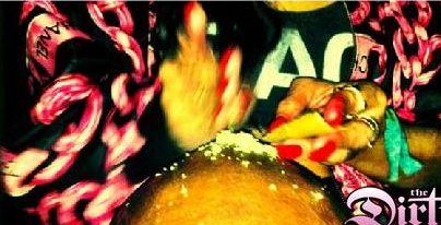 E pe marginea prăpastiei. Gestul şocant pe care îl face Rihanna într-un club arată că are nevoie disperată de ajutor 143338