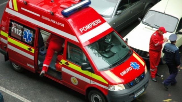 FURTUNĂ ÎN CAPITALĂ: Bărbatul rănit de un panou este investigat de medicii Spitalului de Urgenţă Floreasca