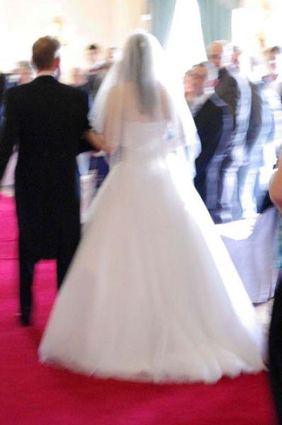 Când le vei vedea pozele de la nuntă, vei înţelege de ce le-a venit să plângă. Au crezut iniţial că e o glumă proastă 143528