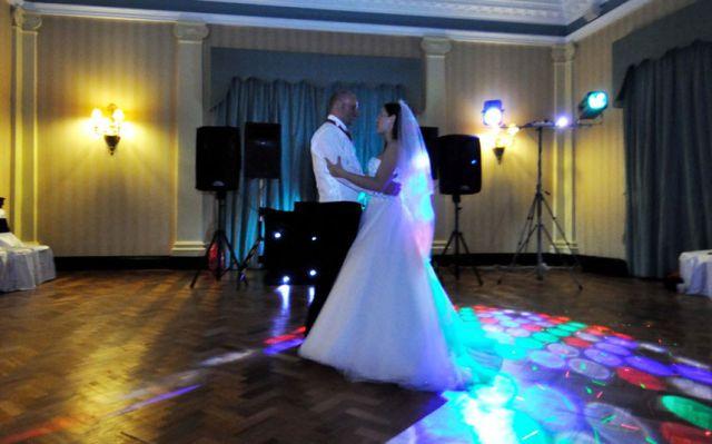 Când le vei vedea pozele de la nuntă, vei înţelege de ce le-a venit să plângă. Au crezut iniţial că e o glumă proastă 143532