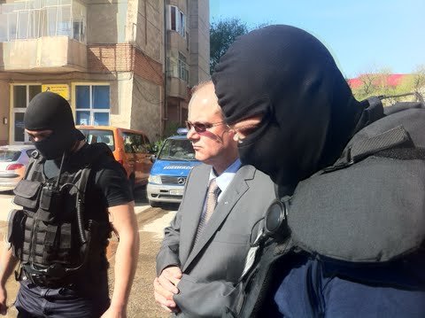 Şeful APIA Caraş-Severin şi doi primari din judeţ, arestaţi într-un dosar privind fraude cu fonduri europene