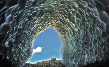 Cele mai spectaculoase peşteri de gheaţă din lume 143894