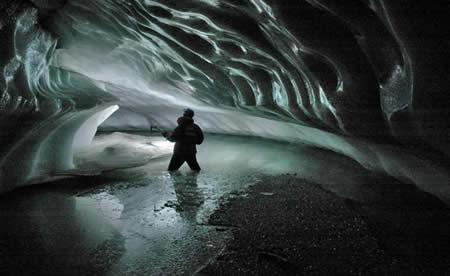 Cele mai spectaculoase peşteri de gheaţă din lume 143899