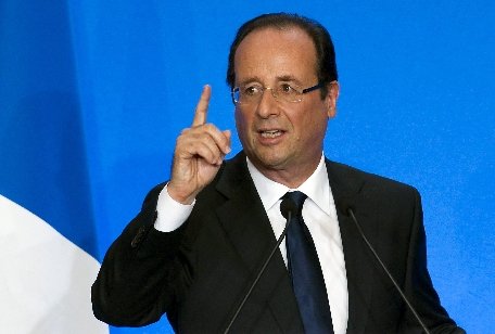 Hollande îl acuză pe Sarkozy: Este un derapaj ceea ce este pe cale să îşi asume