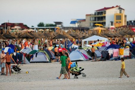 Operatorii din turism estimează că sunt circa 30.000 de turişti pe litoral, în acest week-end