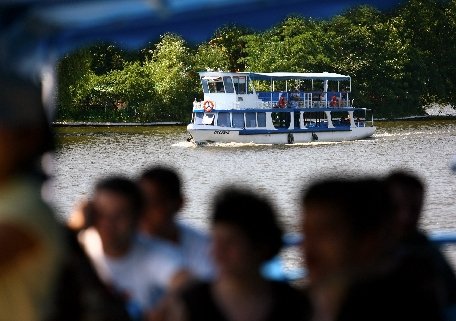 Plimbări gratuite cu vaporaşele, pe lacul Herăstrău, luni şi marţi