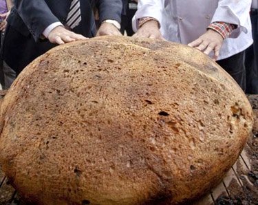 Sfântu Gheorghe. O brutărie locală a realizat o pâine de 107 kilograme