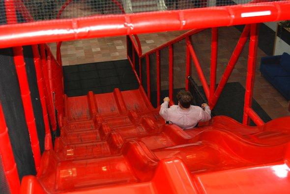 Când pleci la muncă nu-ţi uita costumul de baie. Cel mai tare sediu, unde toţi merg la serviciu de plăcere 144057