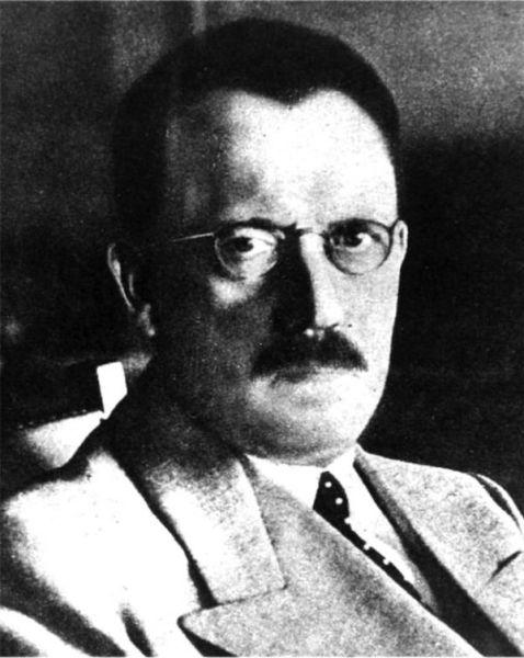 Este întruchiparea Diavolului, dar nu-l vei recunoaşte. Şi-a pătat sufletul cu moartea a milioane de oameni 143996