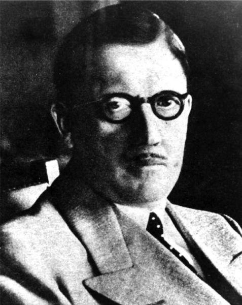 Este întruchiparea Diavolului, dar nu-l vei recunoaşte. Şi-a pătat sufletul cu moartea a milioane de oameni 143998