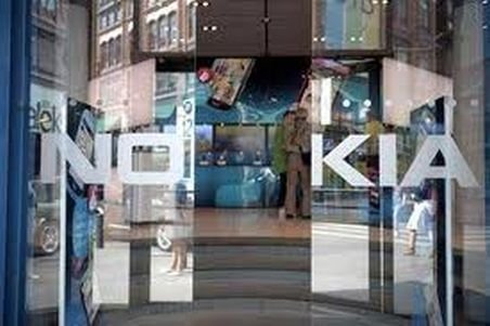Nokia, îngenuncheată: Îşi vinde divizia de lux Vertu din Marea Britanie