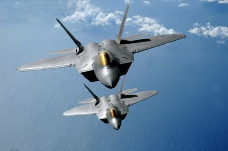 SUA mobilizează avioane F22 invizibile pe radar în Emiratele Arabe Unite, pe fondul tensiunilor dintre Iran şi aliaţi
