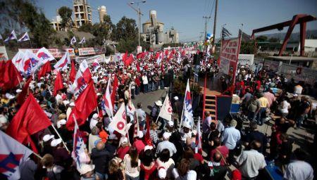 Sute de mii de greci protestează faţă de măsurile de austeritate 144249