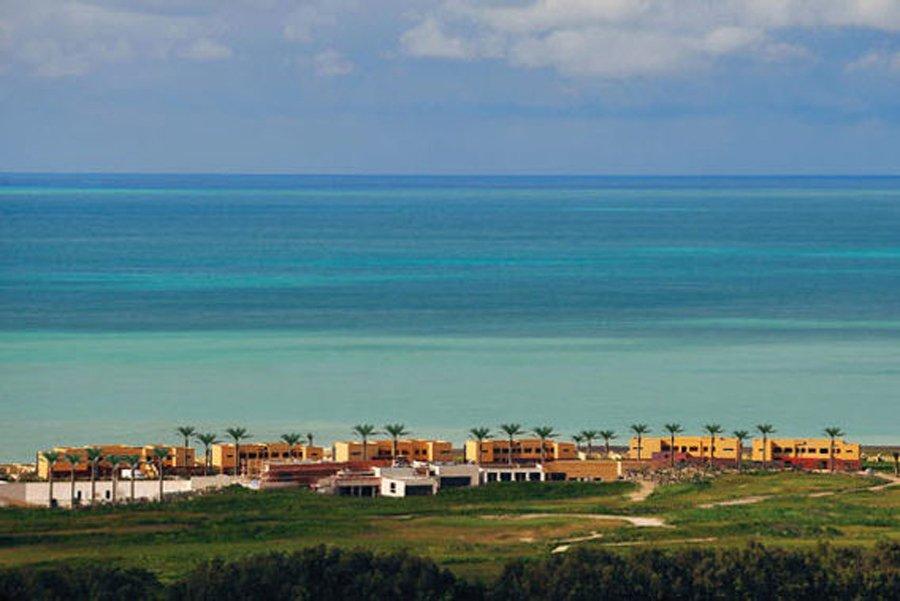 Aici vin cei mai bogaţi bărbaţi ai lumii şi iau deciziile care te privesc şi pe tine. Soţiile au interzis în staţiuni 144336