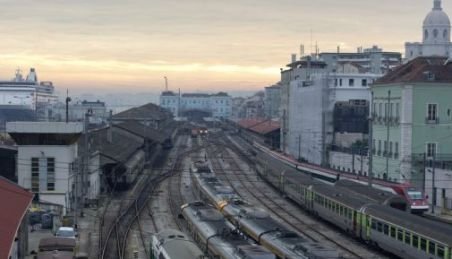 Lisabona: 20 de răniţi, după ciocnirea a două trenuri de pasageri