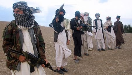 Talibanii afgani anunţă o ofensivă împotriva NATO începând de joi