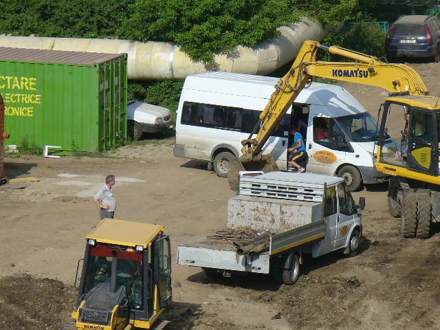 Ce fac de fapt muncitorii de pe şantierele ANL? Fură motorină, că doar s-au scumpit carburanţii 144678