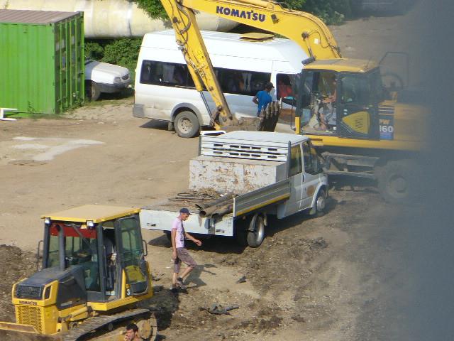 Ce fac de fapt muncitorii de pe şantierele ANL? Fură motorină, că doar s-au scumpit carburanţii 144679
