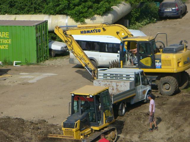 Ce fac de fapt muncitorii de pe şantierele ANL? Fură motorină, că doar s-au scumpit carburanţii 144681