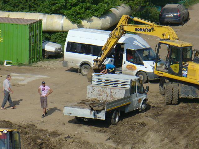Ce fac de fapt muncitorii de pe şantierele ANL? Fură motorină, că doar s-au scumpit carburanţii 144684