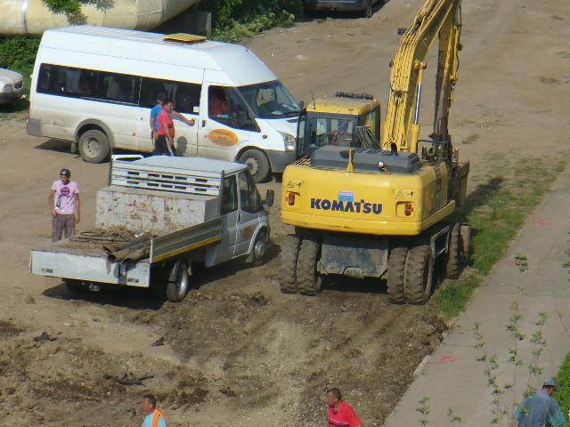 Ce fac de fapt muncitorii de pe şantierele ANL? Fură motorină, că doar s-au scumpit carburanţii 144686