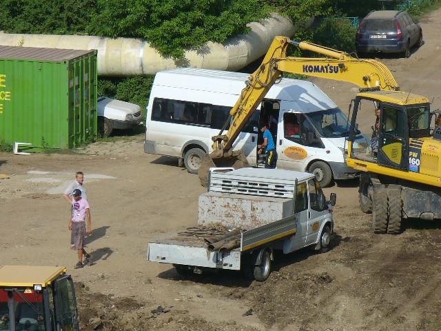 Ce fac de fapt muncitorii de pe şantierele ANL? Fură motorină, că doar s-au scumpit carburanţii 144688