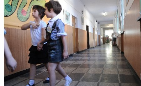 Cursurile vor fi suspendate pe 9 mai, în toate şcolile din Capitală