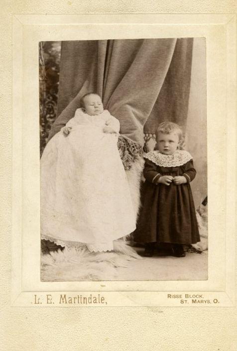 Fantomele protectoare care îmbrăţişau copiii. Imaginile din trecut care îţi vor da fiori 144709