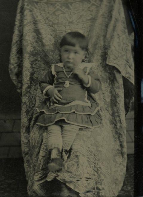 Fantomele protectoare care îmbrăţişau copiii. Imaginile din trecut care îţi vor da fiori 144710