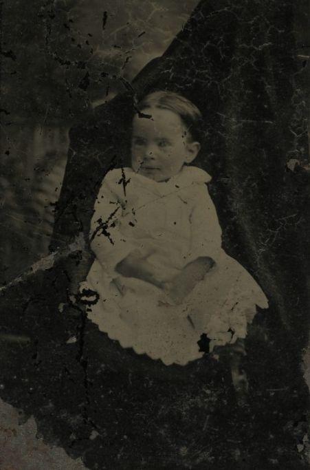 Fantomele protectoare care îmbrăţişau copiii. Imaginile din trecut care îţi vor da fiori 144712