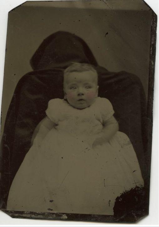 Fantomele protectoare care îmbrăţişau copiii. Imaginile din trecut care îţi vor da fiori 144713