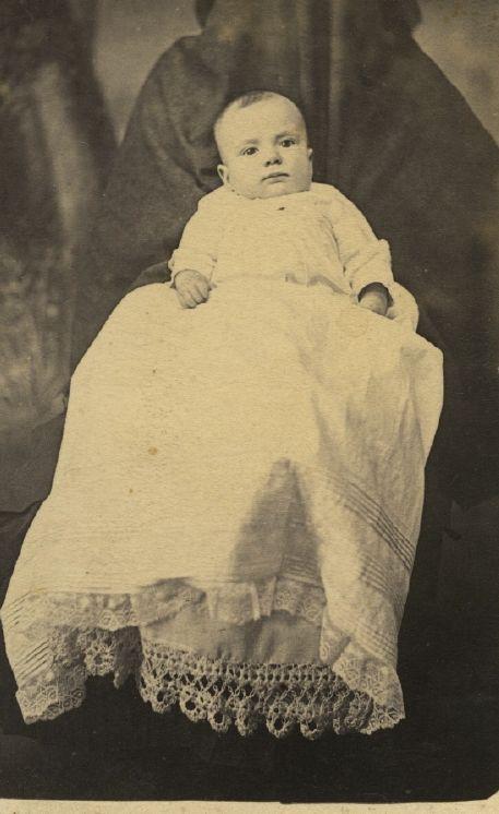 Fantomele protectoare care îmbrăţişau copiii. Imaginile din trecut care îţi vor da fiori 144714