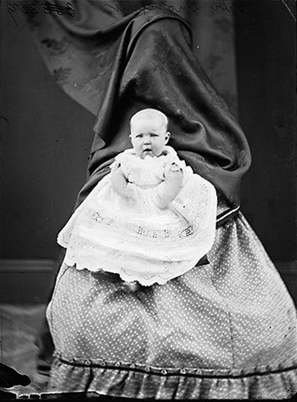 Fantomele protectoare care îmbrăţişau copiii. Imaginile din trecut care îţi vor da fiori 144717