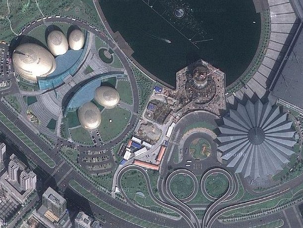Structurile ciudate din China, văzute din satelit. Când eşti în mijlocul lor pe pământ te simţi bântuit
