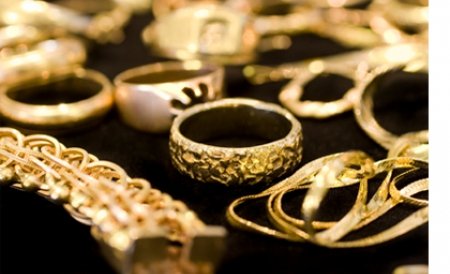 Jaf ciudat în Bucureşti. O femeie îmbrăcată în doliu a furat ceasuri şi bijuterii de 150.000 de euro