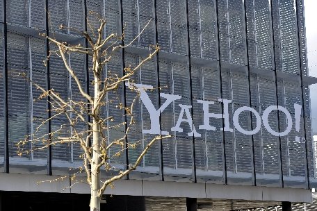 Unul din acţionarii Yahoo cere demiterea directorului general din cauza unei informaţii false în CV