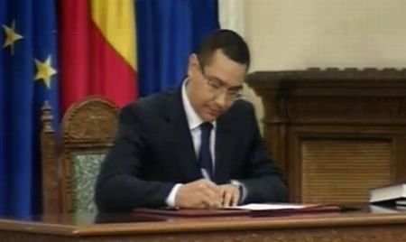 Guvernul Ponta a depus jurământul la Palatul Cotroceni. Băsescu: Mă aştept la o consolidare a ceea ce s-a întâmplat în ultimii ani