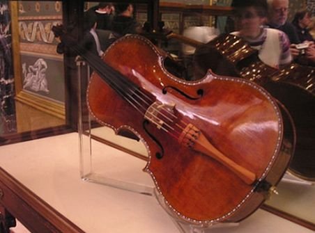 Violoncel Stradivarius, în valoare de 20 milioane dolari, rupt în urma unui accident