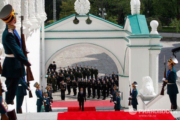 Vladimir Putin, încoronat pentru a treia oară la conducerea Rusiei. Vei vedea în imagini un invitat surpriză 145123