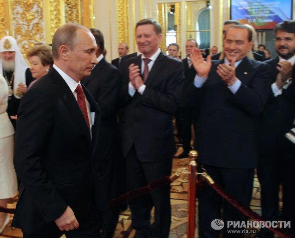 Vladimir Putin, încoronat pentru a treia oară la conducerea Rusiei. Vei vedea în imagini un invitat surpriză