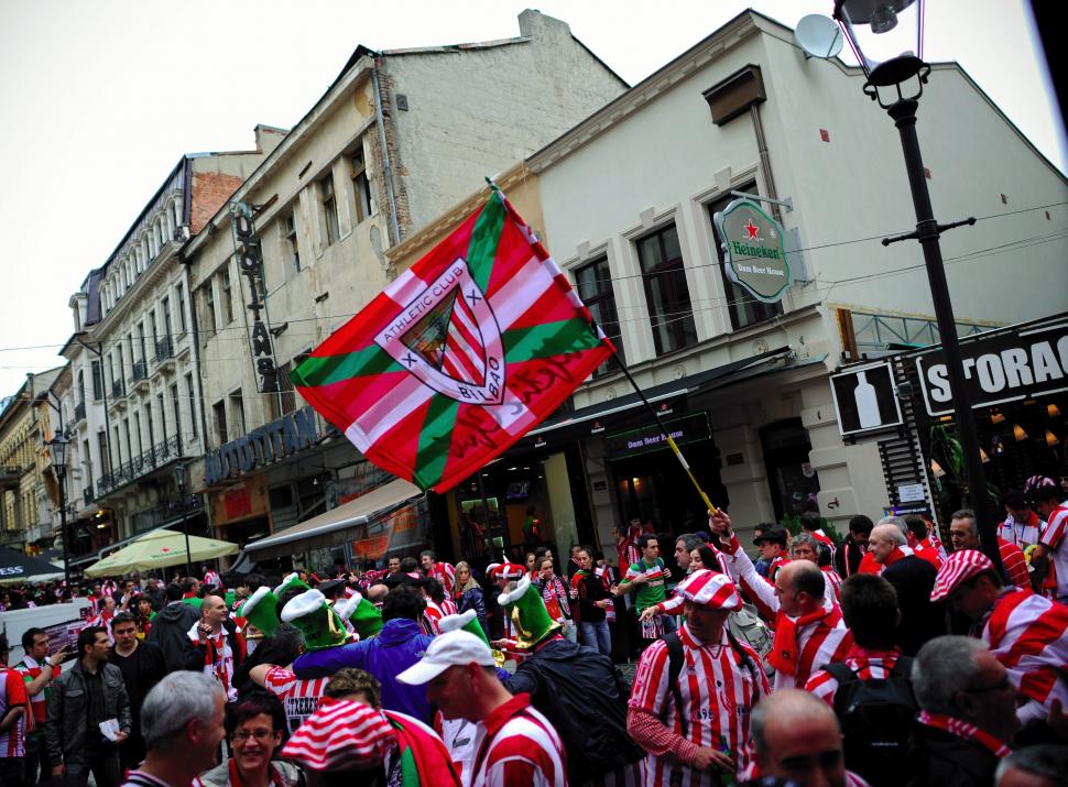 Meciul care a îmbrăcat Bucureștiul în alb-roșu. Vezi imagini cu suporterii spanioli înainte de finala Europa League 145635