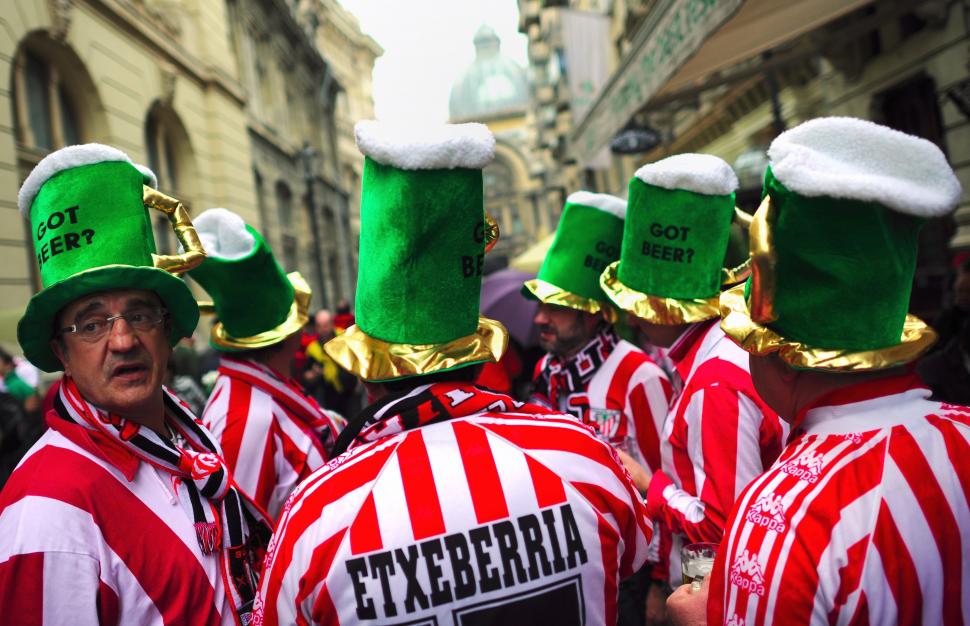 Meciul care a îmbrăcat Bucureștiul în alb-roșu. Vezi imagini cu suporterii spanioli înainte de finala Europa League 145636